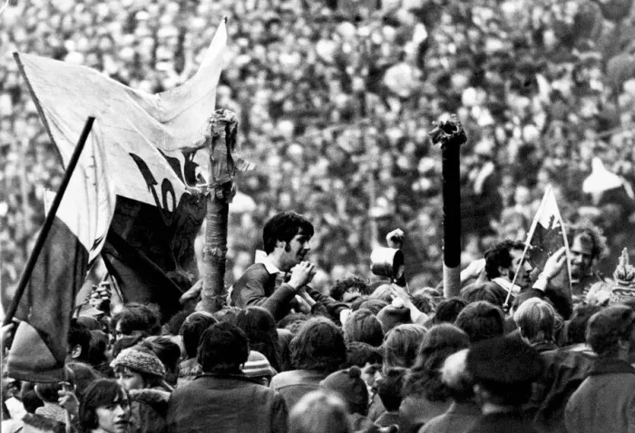 Framed Print : Wales v Ireland - Wales win triple crown - 13th March 1971 - Barry John