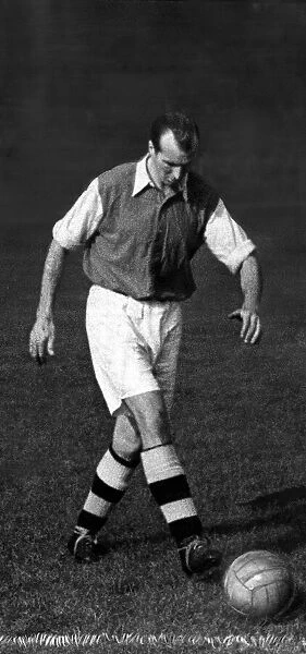 Wally Barnes Football Player of Arsenal - 15  /  10  /  1949 Daily Mirror