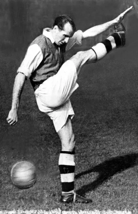 Framed Print : Wally Barnes Football Player of Arsenal - October 1949 - Training Framed Print : Wally Barnes Football Player of Arsenal - October 1949 - Training