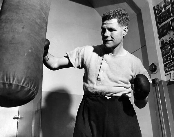 Wally Thom, boxer seen here in training. June 1955 P012371