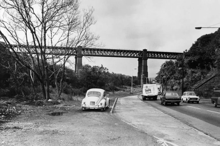 Framed Print : Walnut Tree Viaduct, a railway viaduct located above the southern edge of the village of