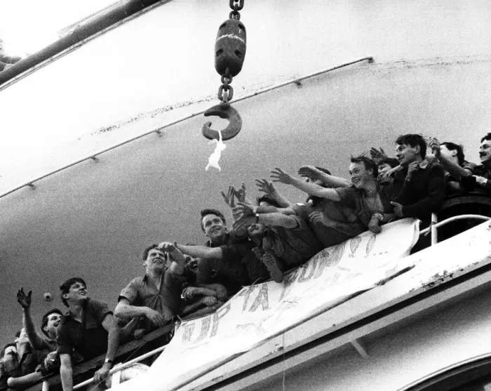Framed Print : War Falklands 1982 Soldiers aboard the QE2 reaching out for a bra that is up for grabs