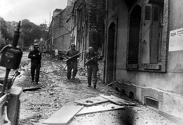 War: France Invasion June 1944 The advance on Cherbourg