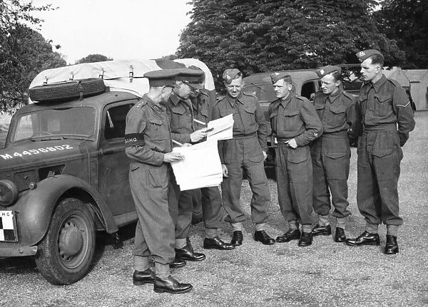 War Office travelling school instructs Home Guard. 7th August 1941