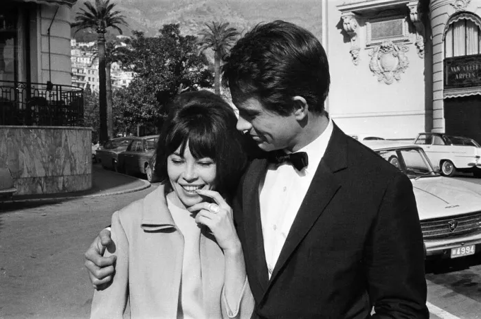 Framed Print : Warren Beatty and Leslie Caron in Monte Carlo, Monaco. 3rd February 1966 Framed Print : Warren Beatty and Leslie Caron in Monte Carlo, Monaco. 3rd February 1966
