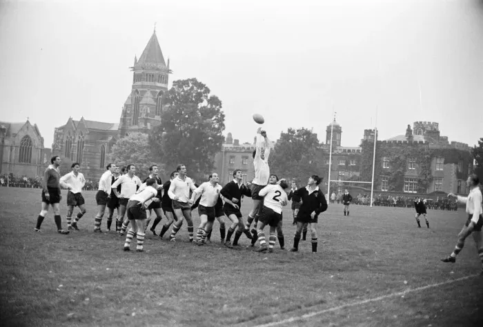 Framed Print : Warwick v London Wasps, Rugby Union match at Rugby School, Rugby, Warwickshire