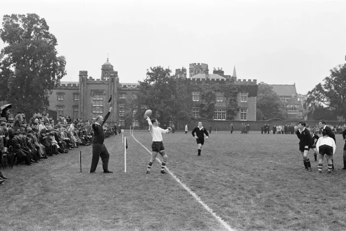 Framed Print : Warwick v London Wasps, Rugby Union match at Rugby School, Rugby, Warwickshire