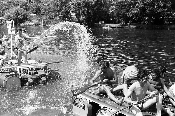 Water Carnival, Thameside, July 1976. General Scenes