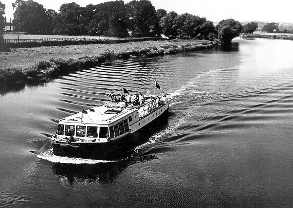 Water Wanderer operates between the citys of Nottingham and Lincoln