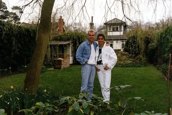 Framed Print : Wayne Dobson Magician with Wife Karen Dobson in rear garden of cottage Dbase Framed Print : Wayne Dobson Magician with Wife Karen Dobson in rear garden of cottage Dbase