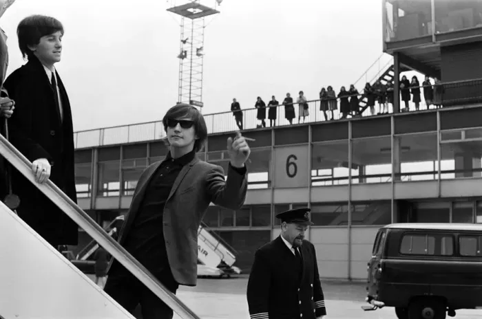 Framed Print : Wayne Fontana with The Mindbenders, boarding a plane, 21st April 1965