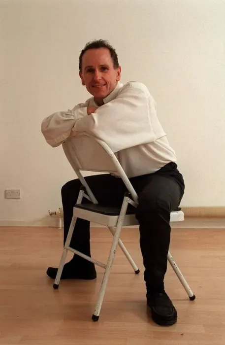 Framed Print : Wayne Sleep / Dancer / Actor September 98 At home relaxing sitting on chair Framed Print : Wayne Sleep / Dancer / Actor September 98 At home relaxing sitting on chair