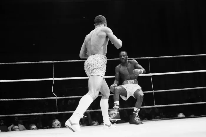 Framed Print : WBC and IBF, welterweight title fight between Lloyd Honeyghan and Johnny Bumphus