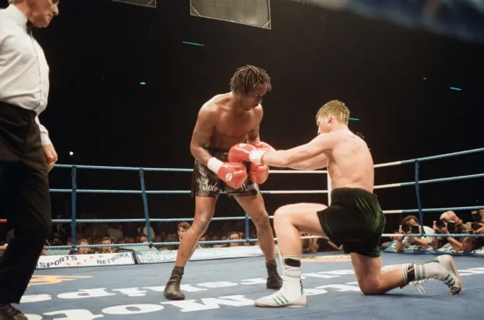 Framed Print : WBC super-middleweight title, Nigel Benn vs Vincenzo Nardiello. London Arena, England
