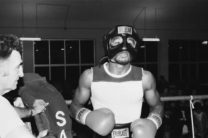 Framed Print : WBC and WBA world champion Marvin Hagler training for his sixth defence of his world Framed Print : WBC and WBA world champion Marvin Hagler training for his sixth defence of his world