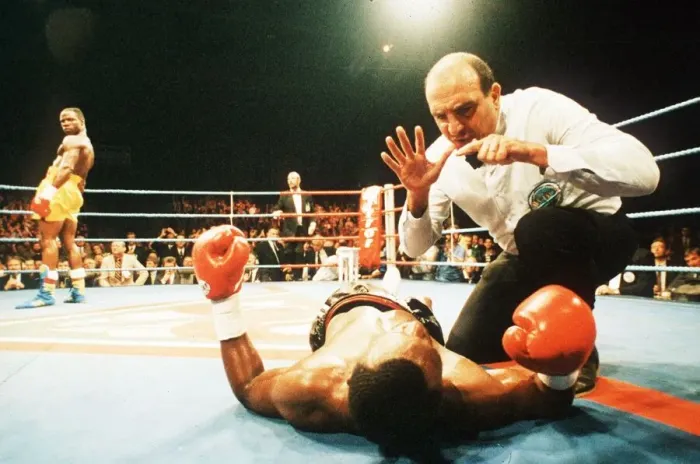 Framed Print : WBO champion Chris Eubank destroys Johnny Jarvis, contender for his super-middleweight Framed Print : WBO champion Chris Eubank destroys Johnny Jarvis, contender for his super-middleweight