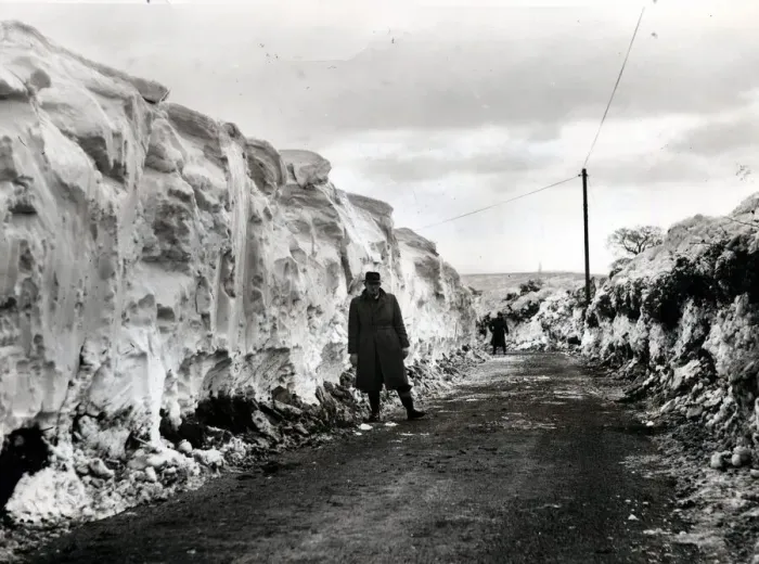 Framed Print : Weather - Cold - The huge snow drifts that had blocked the Llwyn-celyn Road, Cefn Mably Framed Print : Weather - Cold - The huge snow drifts that had blocked the Llwyn-celyn Road, Cefn Mably