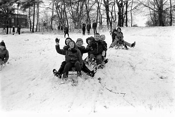 Weather snow scenes at Hampstead Heath: Winter: Everyone enjoys the first London snow