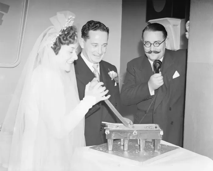 Framed Print : Weddding of Australian Snooker Champion Horace Lindrum to Joy White 1949. 019078 / 2 Framed Print : Weddding of Australian Snooker Champion Horace Lindrum to Joy White 1949. 019078 / 2