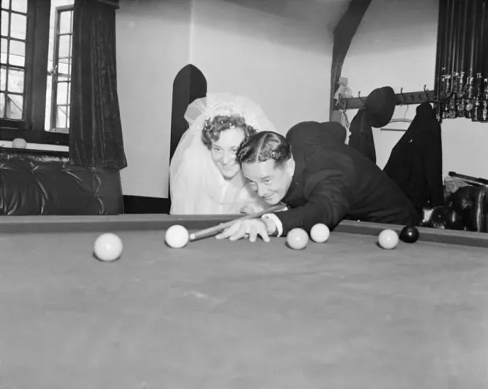 Framed Print : Weddding of Australian Snooker Champion Horace Lindrum to Joy White 1949. 019078 / 3 Framed Print : Weddding of Australian Snooker Champion Horace Lindrum to Joy White 1949. 019078 / 3