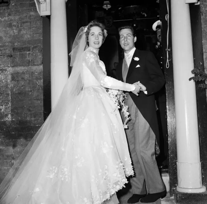 Framed Print : The wedding of Julie Andrews and Tony Walton at St Mary Oatlands Church, Weybridge