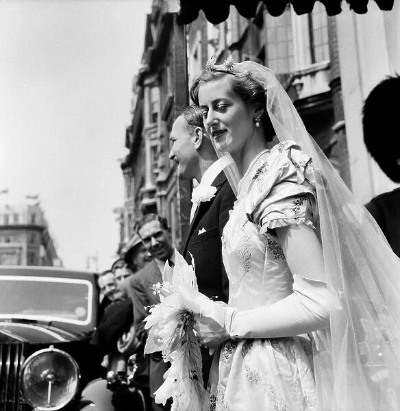 Wedding Miss bridget Adair and Major Geoffrey Darell. June 1953 D3371