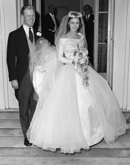 Framed Print : The wedding of nineteen year old Miss Jane Sheffield to Mr Jocelyn Stevens at Holy Framed Print : The wedding of nineteen year old Miss Jane Sheffield to Mr Jocelyn Stevens at Holy