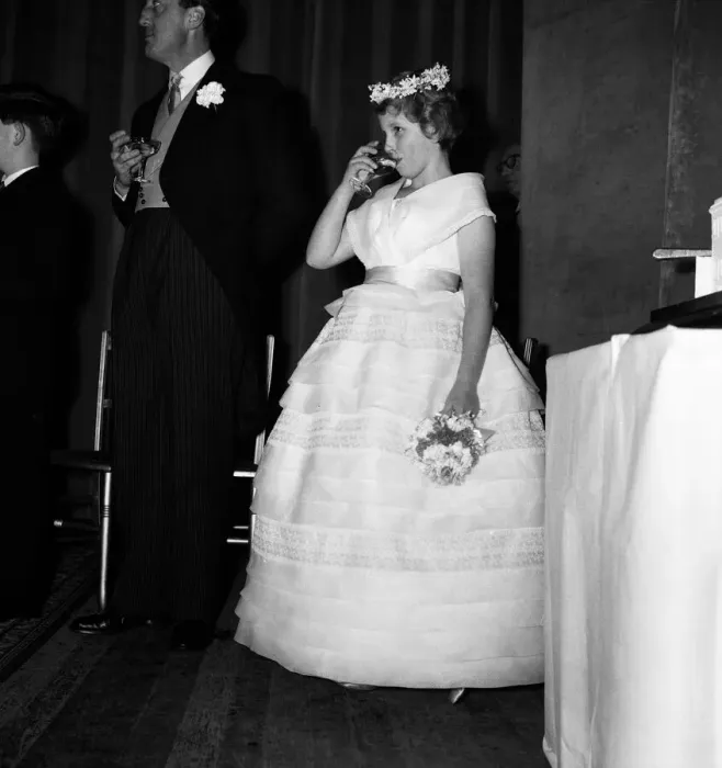 Framed Print : The wedding of Pamela Mountbatten and David Hicks at Romsey Abbey, Hampshire