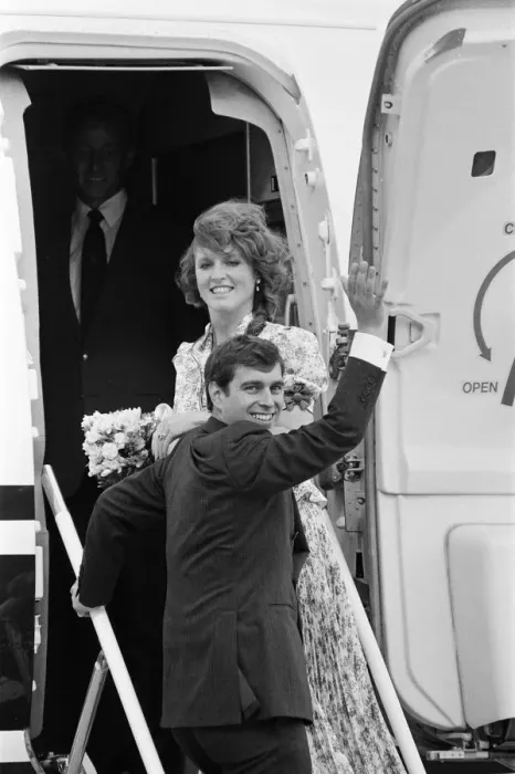 Framed Print : The wedding of Prince Andrew, Duke of York, and Sarah Ferguson, Duchess of York Framed Print : The wedding of Prince Andrew, Duke of York, and Sarah Ferguson, Duchess of York