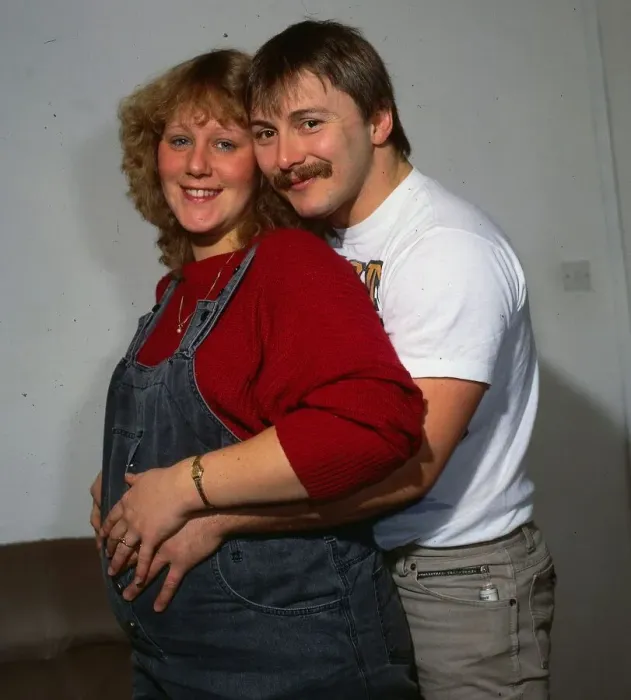Framed Print : The Wedding television programme Mark cuddling pregnant Karen