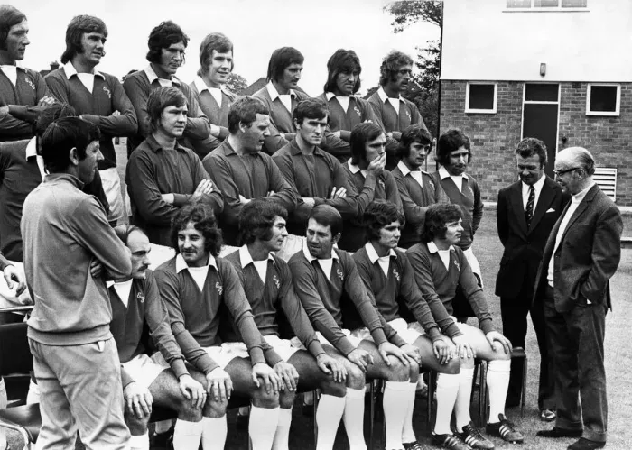Framed Print : A welcome back to the Everton first team pool from Everton club chairman Mr John Moores Framed Print : A welcome back to the Everton first team pool from Everton club chairman Mr John Moores