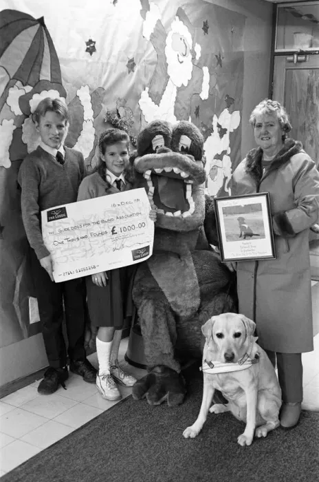 Framed Print : Wellhouse Middle School, Mirfield present a cheque to Guide Dogs for the Blind