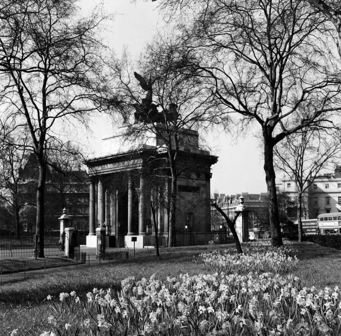 Framed Print : Wellington Arch, London. 22nd April 1954 Framed Print : Wellington Arch, London. 22nd April 1954