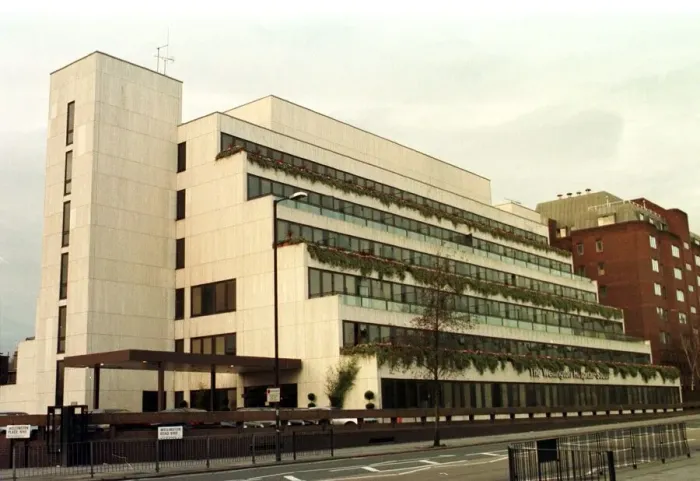 Framed Print : The Wellington Hospital in London. 1999
