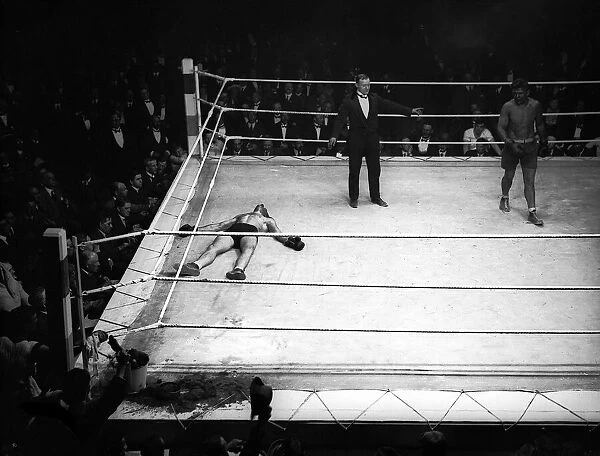Wells v Beckett in a Boxing Match May 1920 Wells has been knocked out