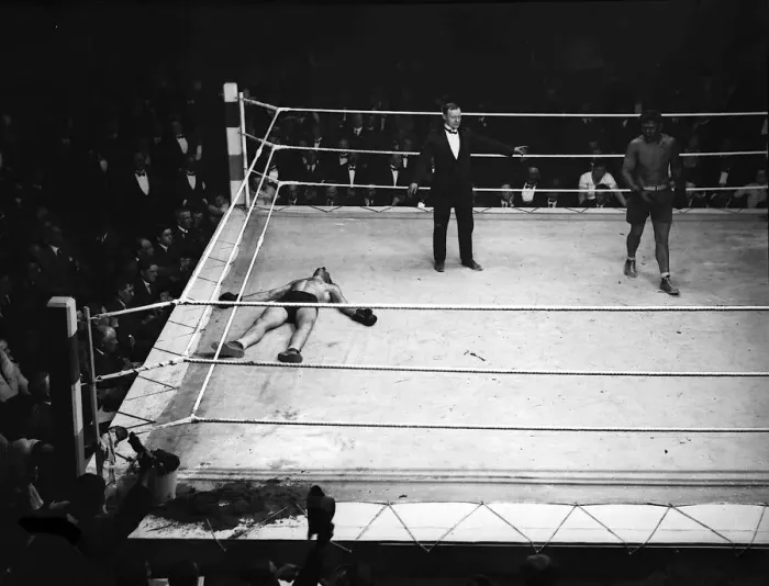 Framed Print : Wells V Beckett May 1920 Wells knocked out Framed Print : Wells V Beckett May 1920 Wells knocked out