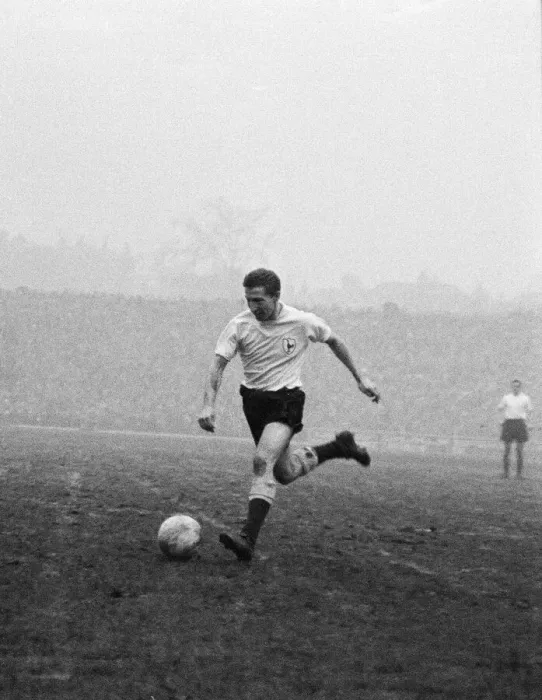 Framed Print : Welsh footballer Cliff Jones making his debut for Tottenham Hotspur in the 4-4 draw Framed Print : Welsh footballer Cliff Jones making his debut for Tottenham Hotspur in the 4-4 draw