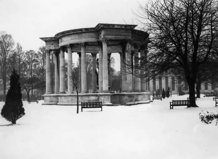 Framed Print : The Welsh national War Memorial in Cardiff on an unaccustomed background of snow Framed Print : The Welsh national War Memorial in Cardiff on an unaccustomed background of snow