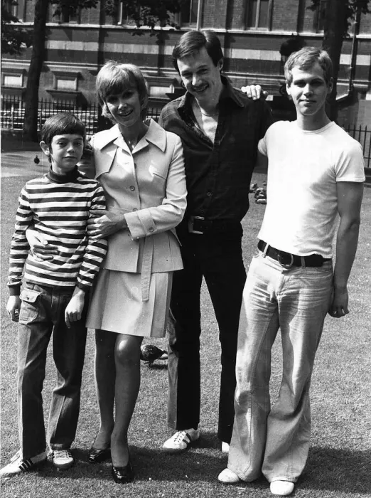 Framed Print : Wendy Craig actress with Andrew Dove (10) Rex Stallings and Trader Selkirk 1973