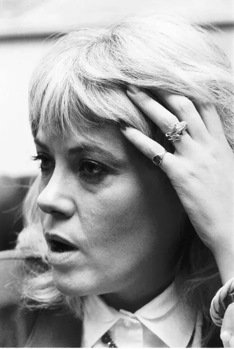 Framed Print : Wendy Richard Actress in distress - December 1985 Dbase MSI Framed Print : Wendy Richard Actress in distress - December 1985 Dbase MSI