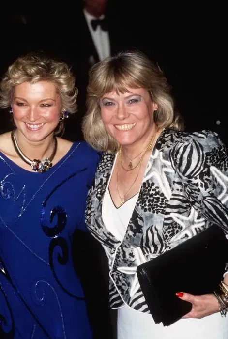 Framed Print : Wendy Richard and Gillian Taylforth attend a gala performance of High Society February Framed Print : Wendy Richard and Gillian Taylforth attend a gala performance of High Society February