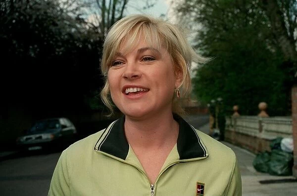 Wendy Turner TV Presenter August 1998 Outside the house of her sister tv presenter
