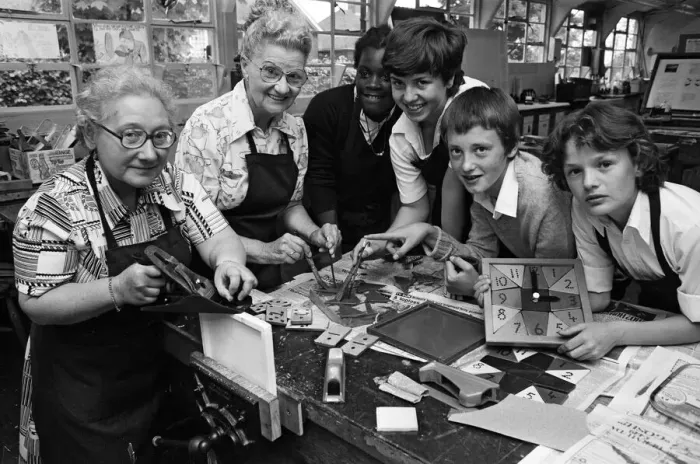 Framed Print : Weoley Castle residents go back to school, at Ilmington Road School. 13th July 1981