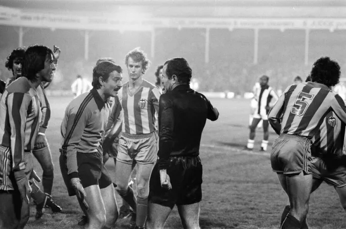 Framed Print : West Brom 2-0 Valencia, UEFA Cup match at The Hawthorns, Wednesday 6th December 1978 Framed Print : West Brom 2-0 Valencia, UEFA Cup match at The Hawthorns, Wednesday 6th December 1978
