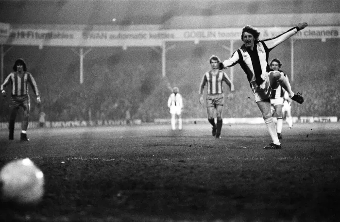 Framed Print : West Brom 2-0 Valencia, UEFA Cup match at The Hawthorns, Wednesday 6th December 1978 Framed Print : West Brom 2-0 Valencia, UEFA Cup match at The Hawthorns, Wednesday 6th December 1978