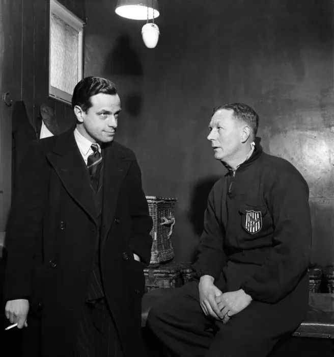 Framed Print : West Bromwich Albion F. C. Billy Richardson Coach. March 1949 O17171-002