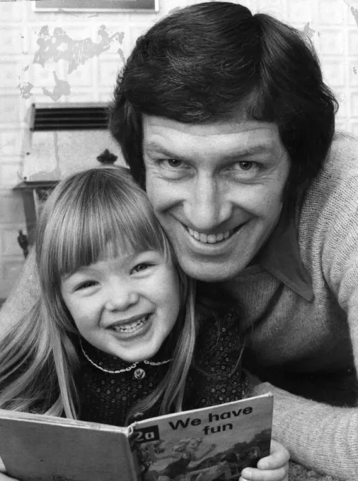 Framed Print : West Bromwich Albion skipper John Wile at home with his daughter, Helen, aged 5