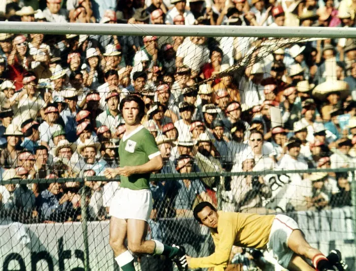 Framed Print : West Germany v Peru World Cup match at the Estadio Nou Camp, Leon, 10th June 1970 Framed Print : West Germany v Peru World Cup match at the Estadio Nou Camp, Leon, 10th June 1970
