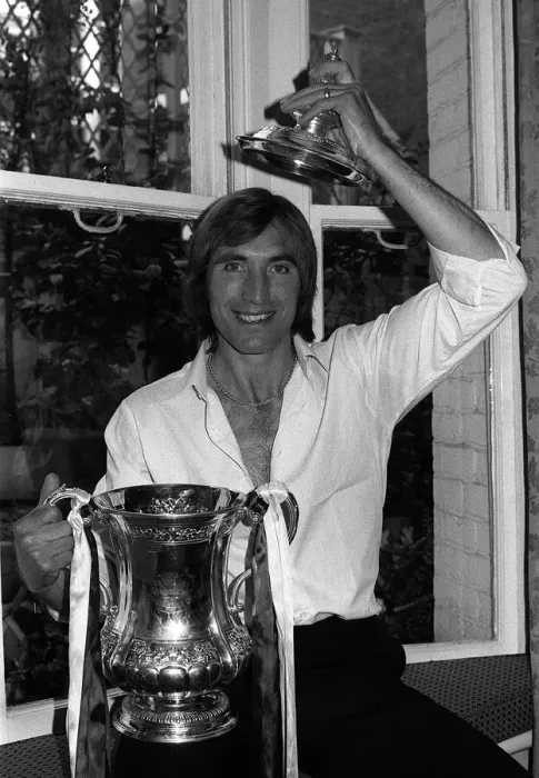 Framed Print : West Ham captain Billy Bonds poses with the FA Cup at the reception at the Town hall
