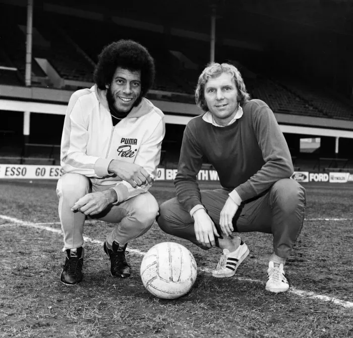Framed Print : West Ham and England captain Bobby Moore meets Carlos Alberto Framed Print : West Ham and England captain Bobby Moore meets Carlos Alberto